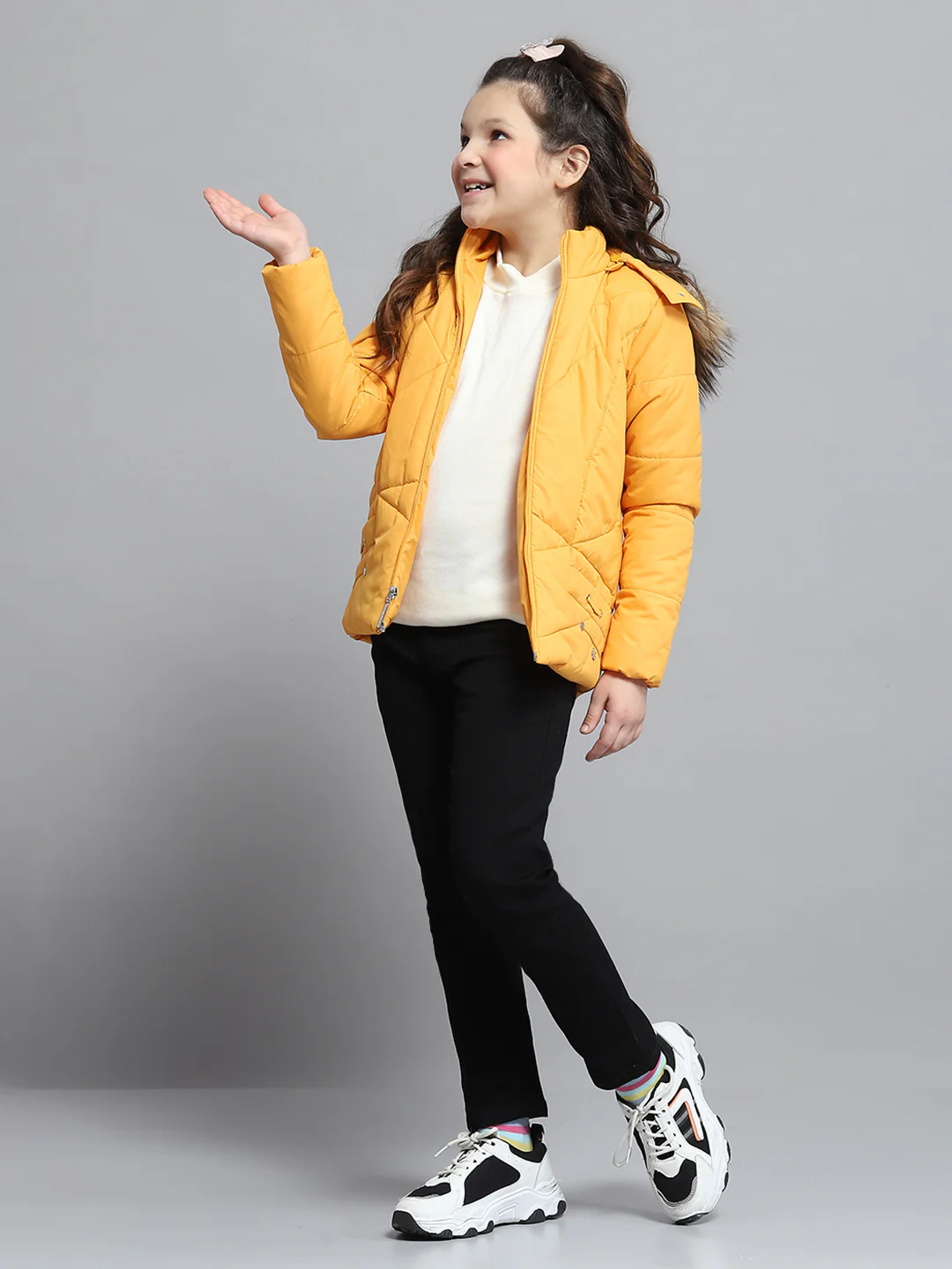 Girls Yellow Solid Hooded Full Sleeve Jacket - Image 2