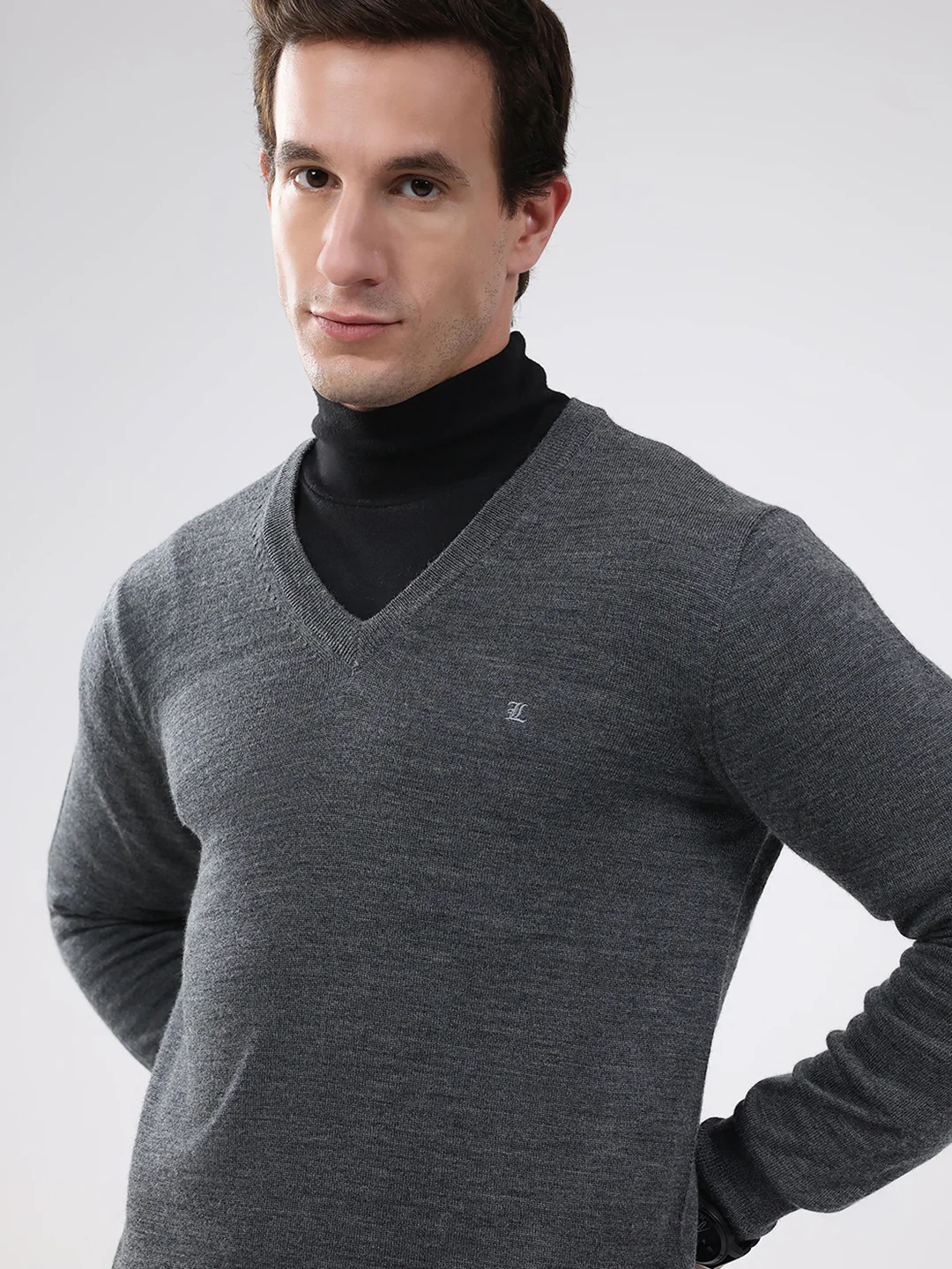 Luxuria Men Grey Solid V Neck Full Sleeve Pullover - Image 7