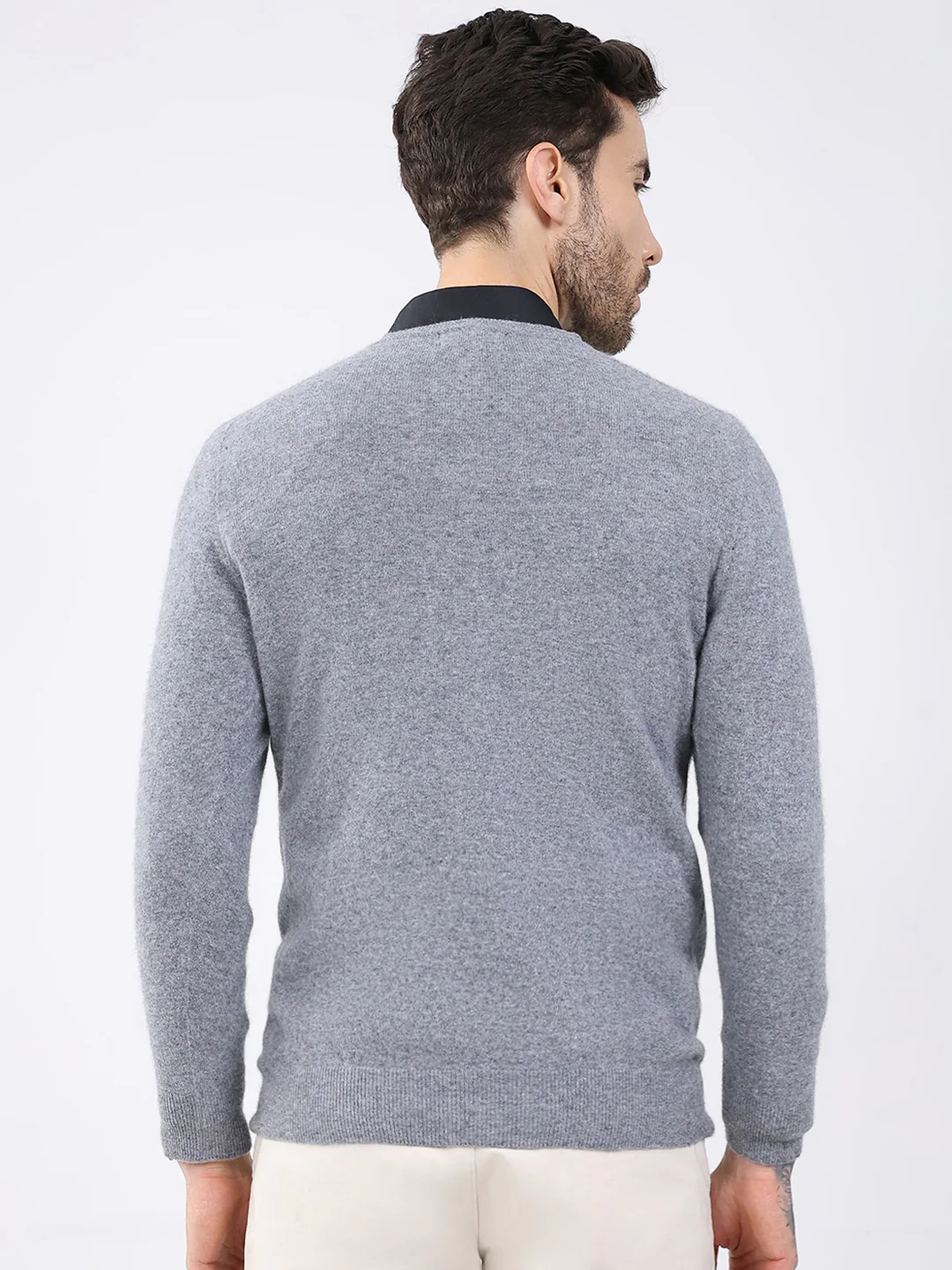 Luxuria Men Grey Solid V Neck Full Sleeve Pullover - Image 5