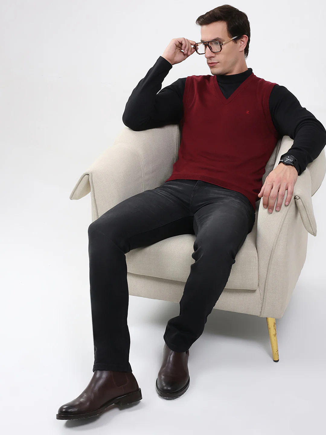 Luxuria Men Maroon Solid V Neck Sleeveless Sweater - Image 2