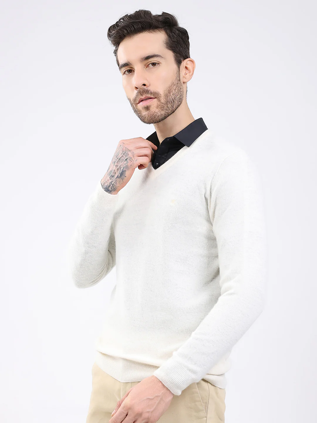 Luxuria Men White Solid V Neck Full Sleeve Pullover - Image 3