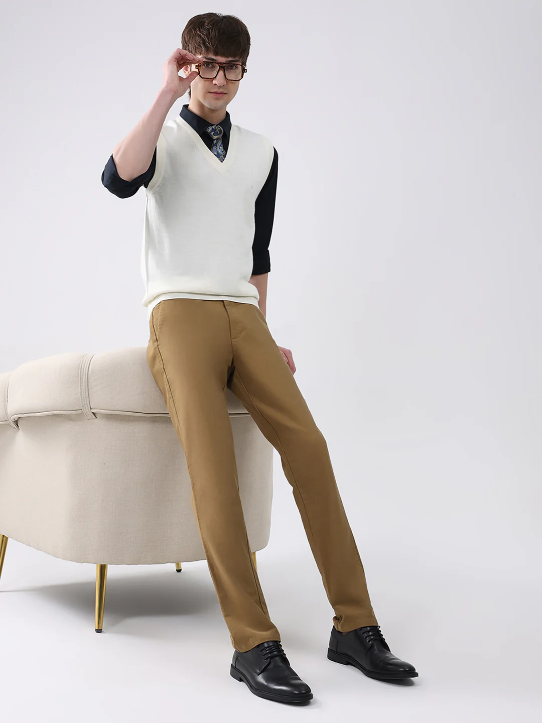 Luxuria Men White Solid V Neck Sleeveless Sweater - Image 2