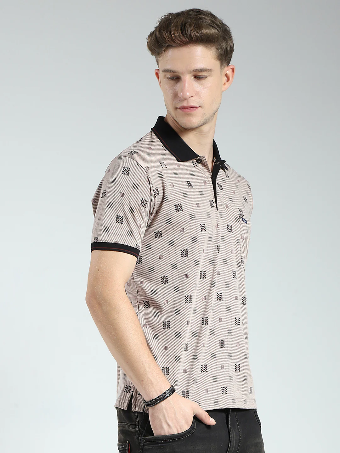 Men Beige Printed Collar Half Sleeve T-Shirt - Image 4