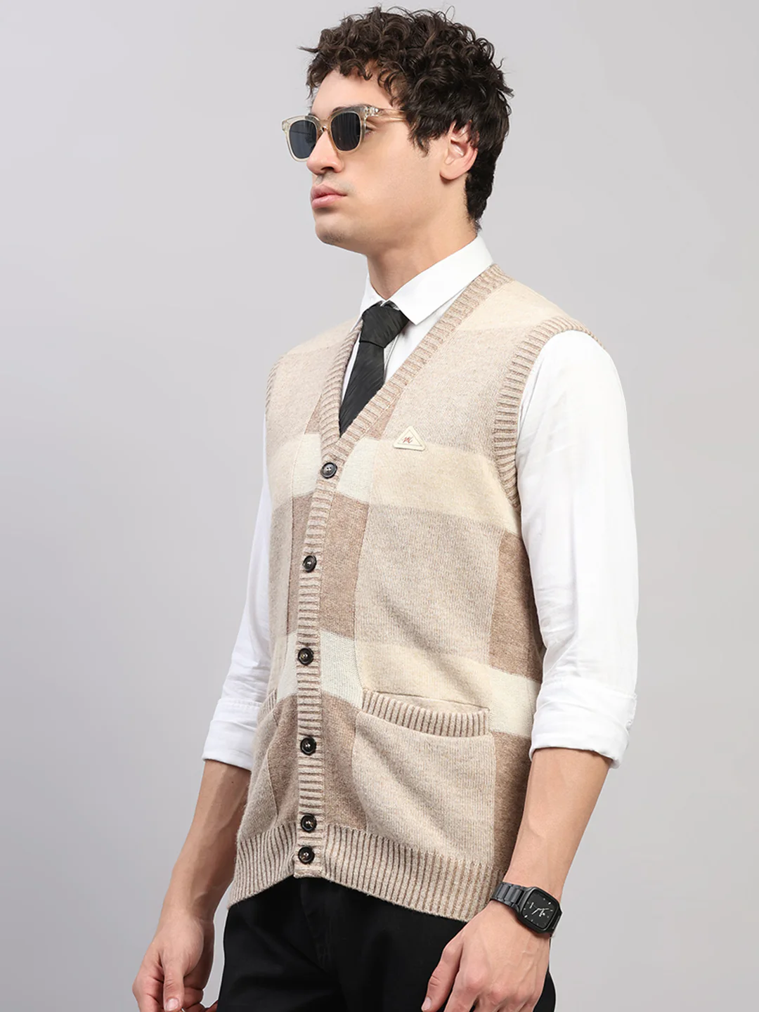 Men Beige Printed V Neck Sleeveless Cardigan - Image 3