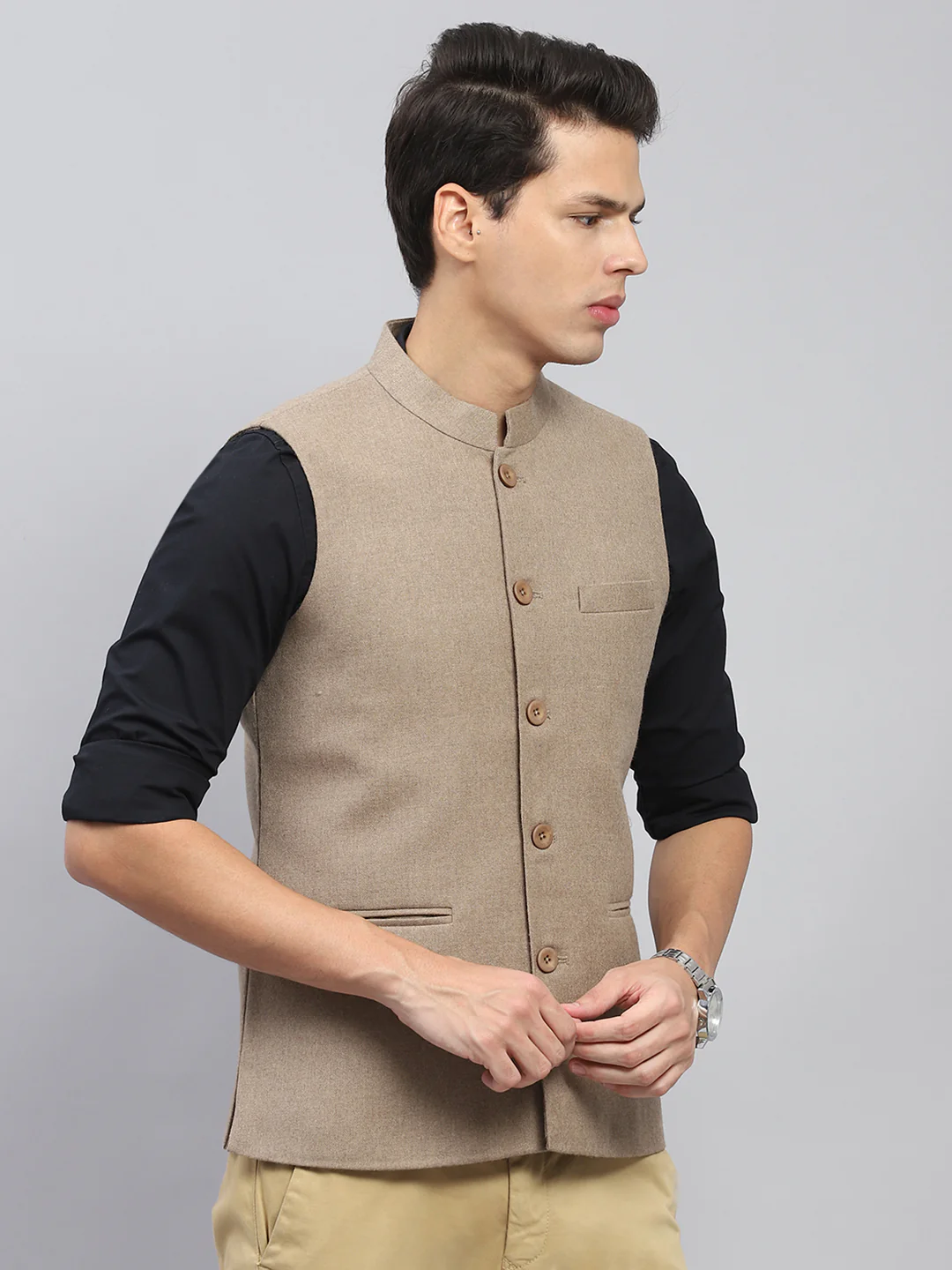 Men Beige Solid Mock Neck Sleeveless Jacket - Image 4