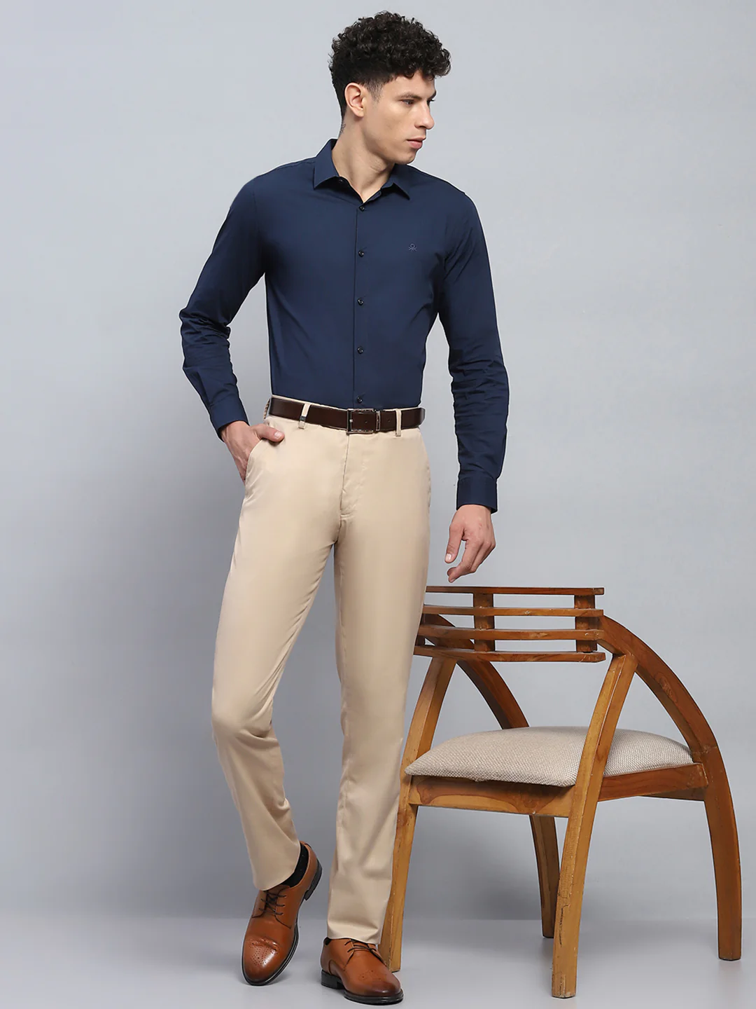 Men Beige Solid Smart Fit Trouser - Image 2