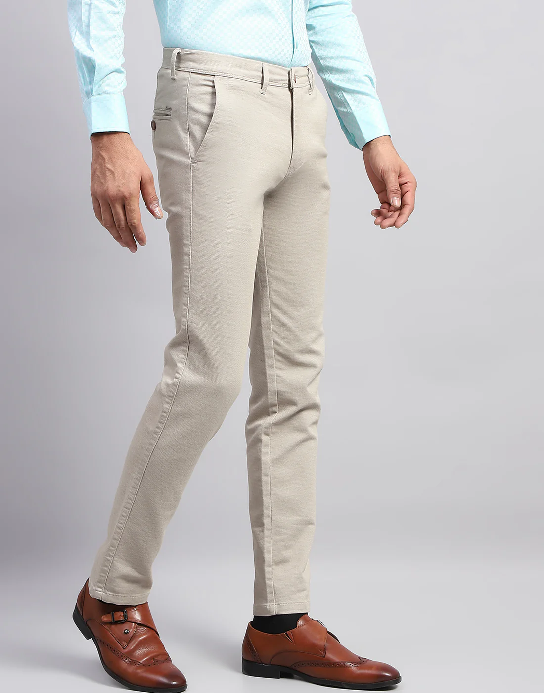 Men Beige Solid Smart Fit Trouser - Image 4