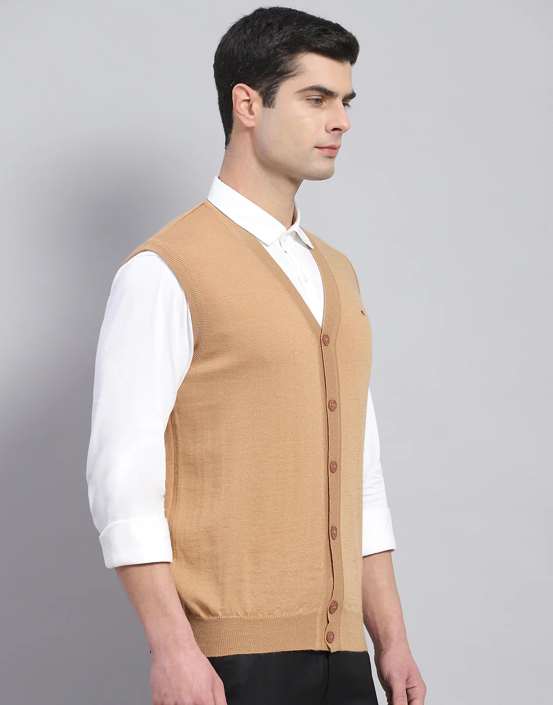 Men Beige Solid V Neck Sleeveless Cardigan - Image 5