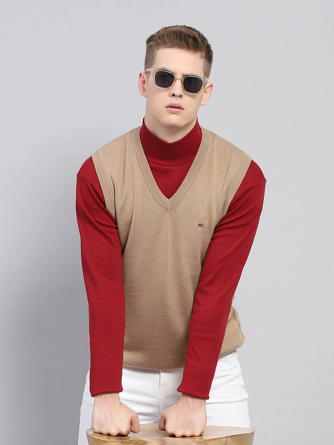 Men Beige Solid V Neck Sleeveless Sweater - Image 6