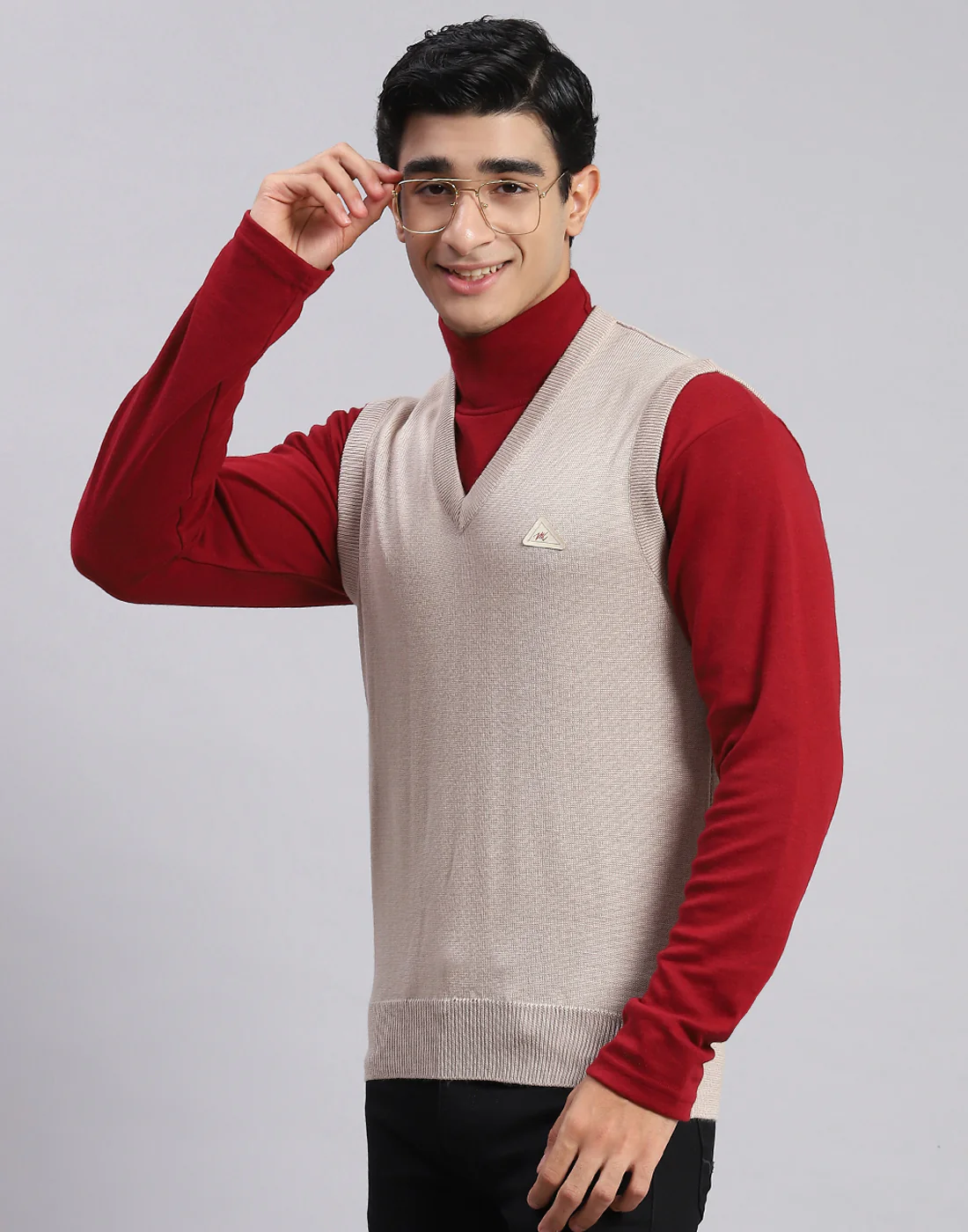 Men Beige Solid V Neck Sleeveless Sweaters/Pullovers - Image 3
