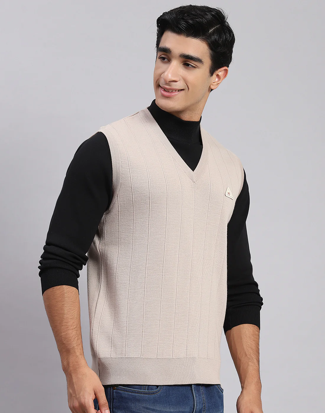 Men Beige Solid V Neck Sleeveless Sweaters/Pullovers - Image 3