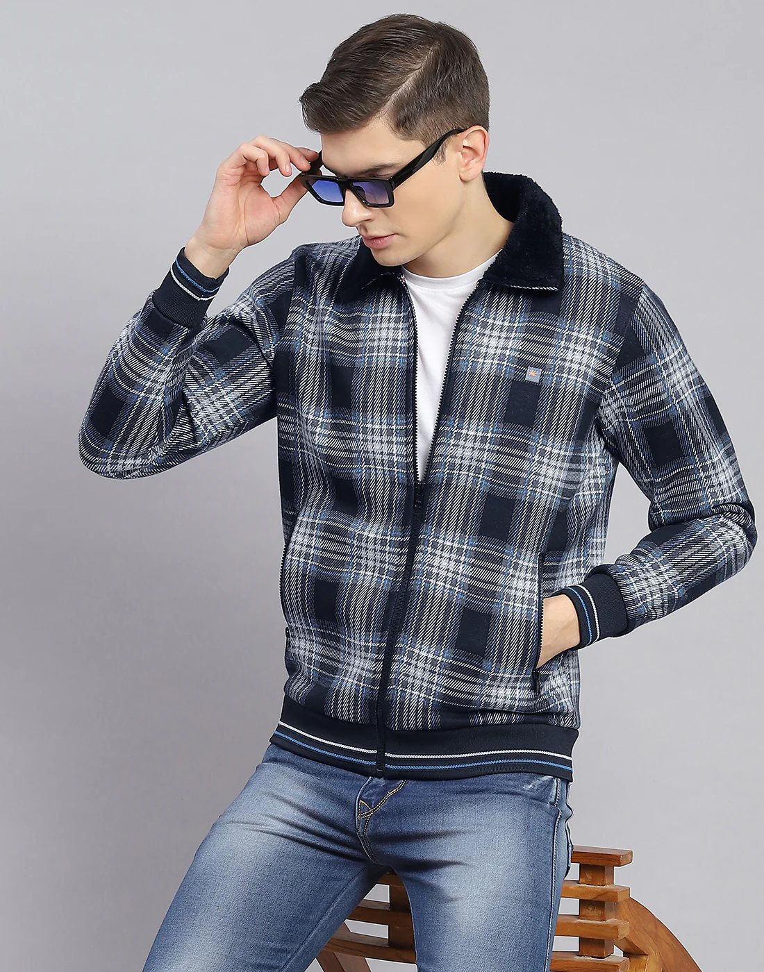 Men Black Check Collar Full Sleeve Sweatshirt - Image 2