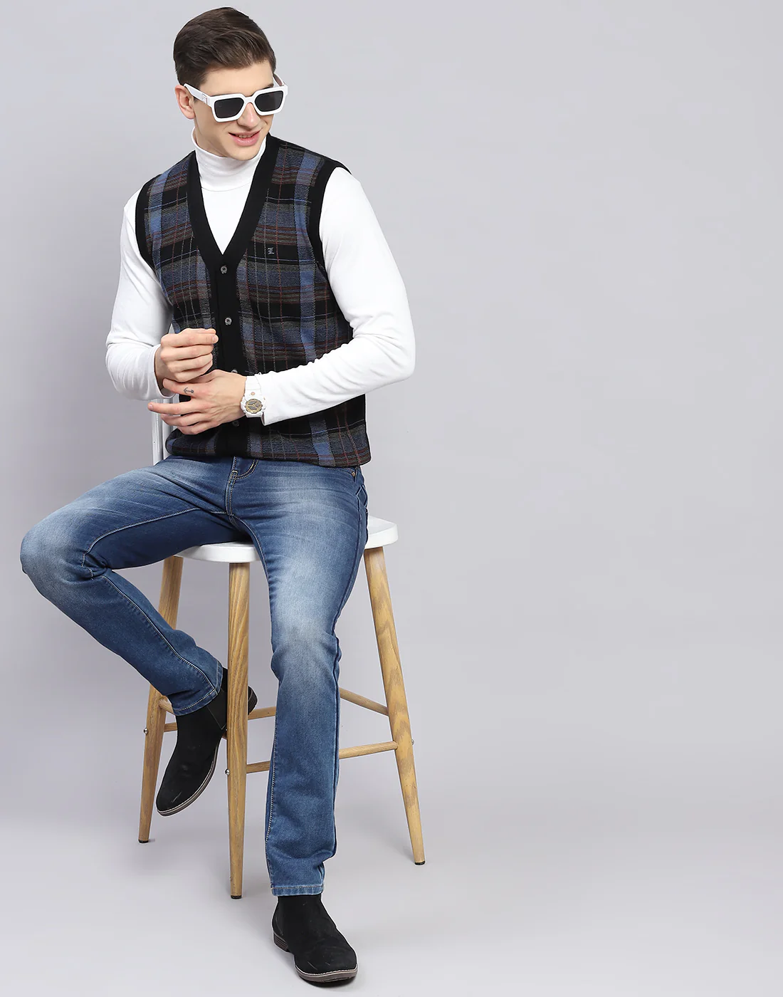 Men Black Check V Neck Sleeveless Sweater - Image 7