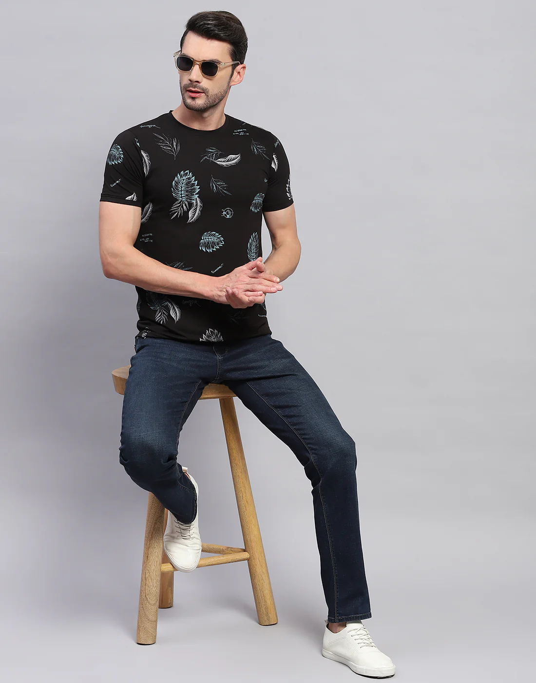 Men Black Floral Print Round Neck Half Sleeve T-Shirt - Image 2