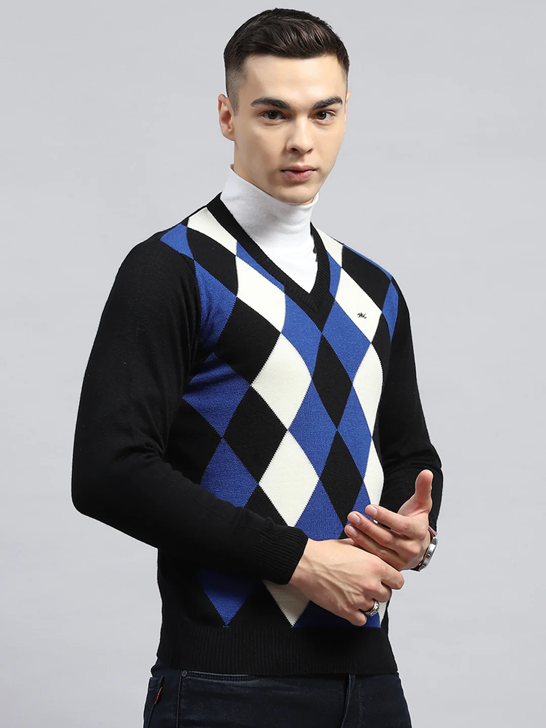 Men Black Geometric V Neck Full Sleeve Pullover - Image 4