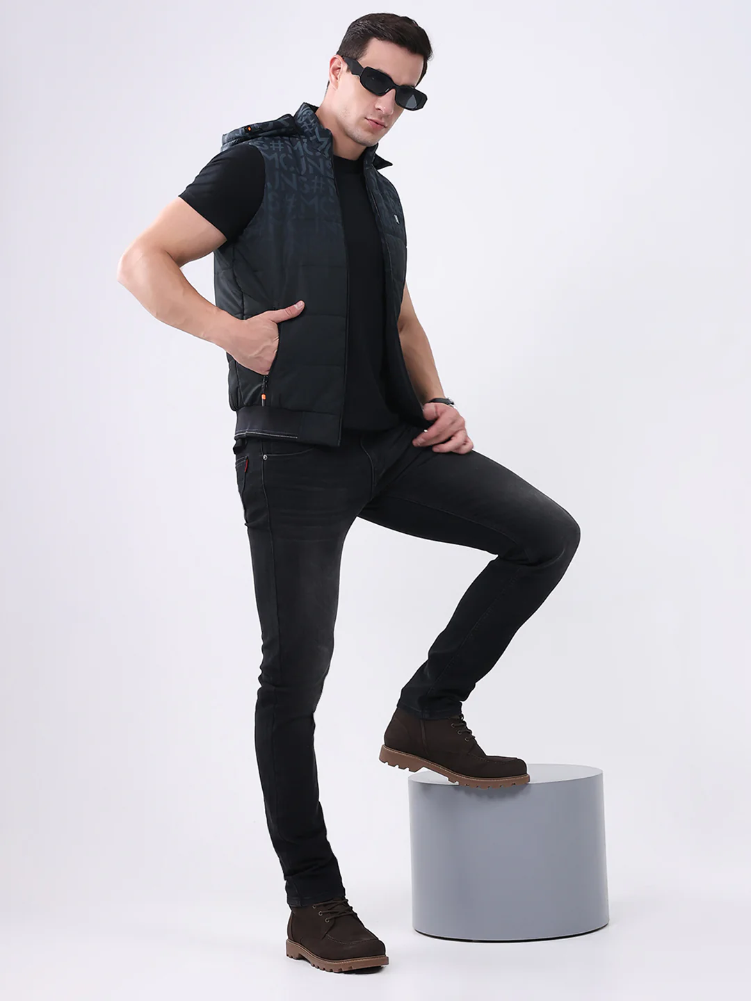 Men Black Self Design Hooded Sleeveless Jacket - Image 2
