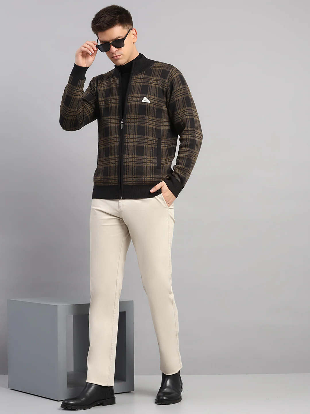 Men Black Self Design Round Neck Full Sleeve Pullover - Image 2