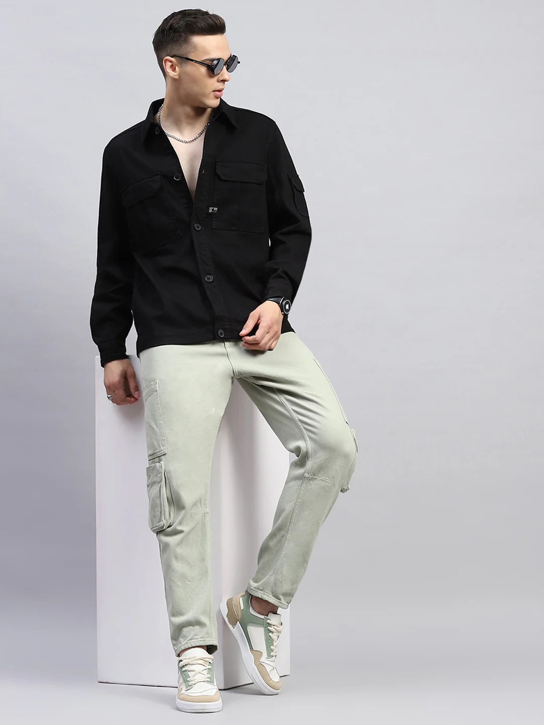 Men Black Solid Collar Full Sleeve Jacket - Image 2