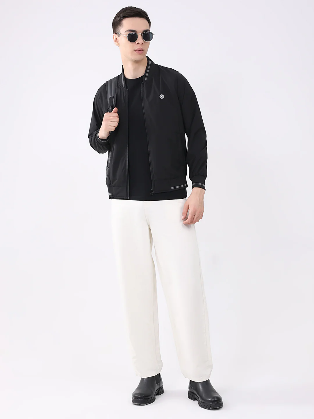 Men Black Solid Collar Full Sleeve Jacket - Image 2