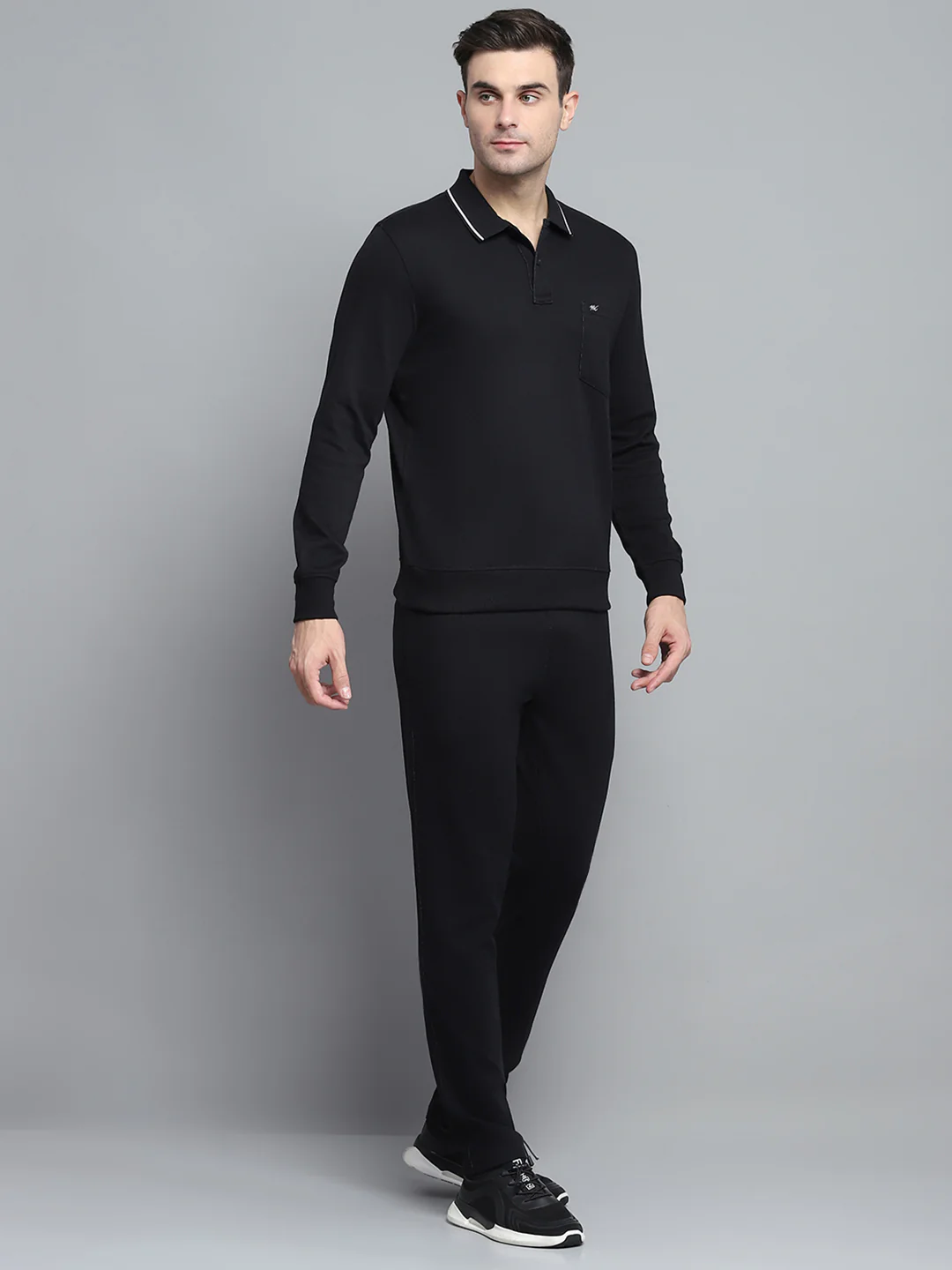 Men Black Solid Collar Full Sleeve Winter Tracksuit - Image 4