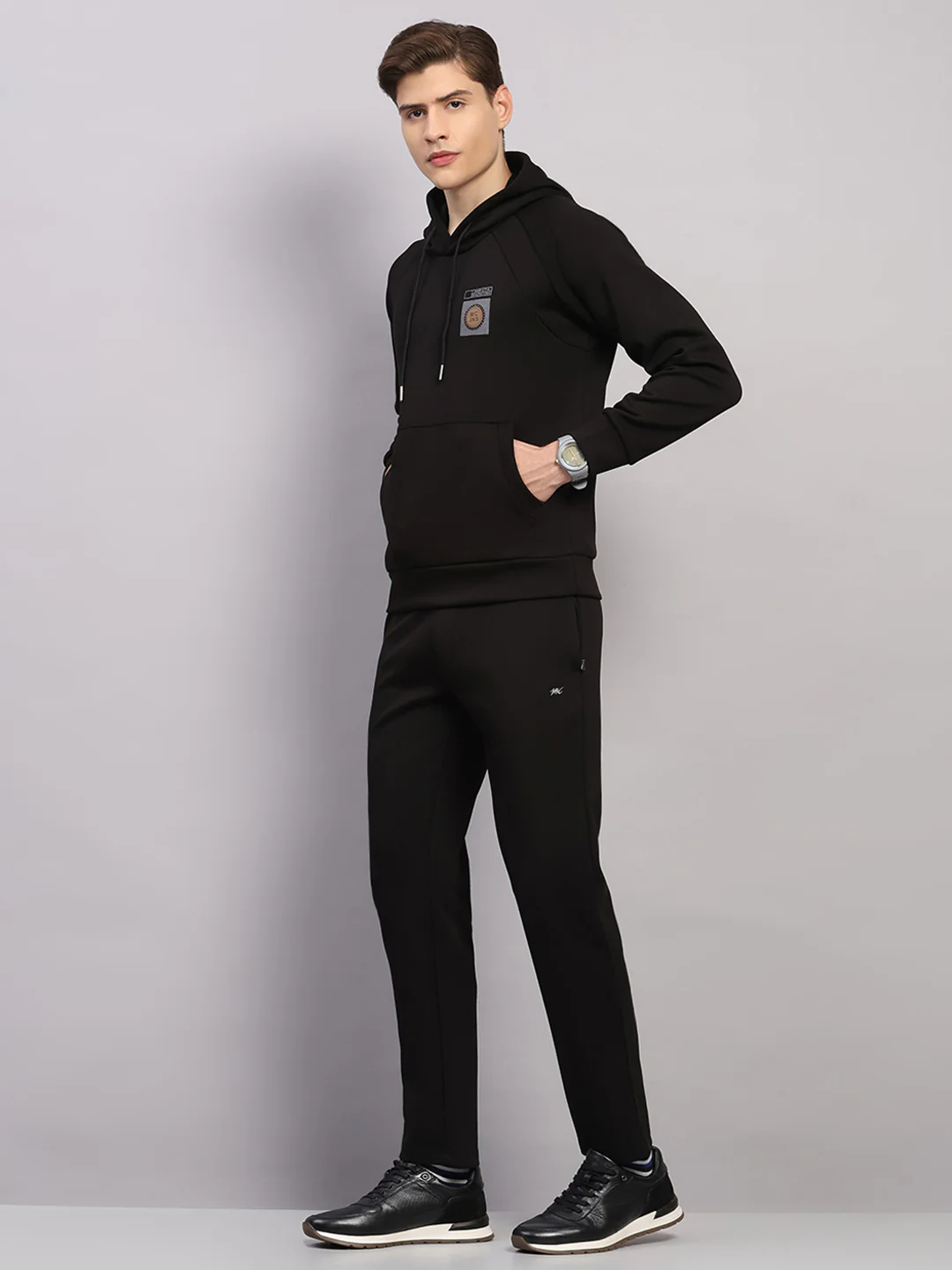 Men Black Solid Collar Full Sleeve Winter Tracksuit - Image 3