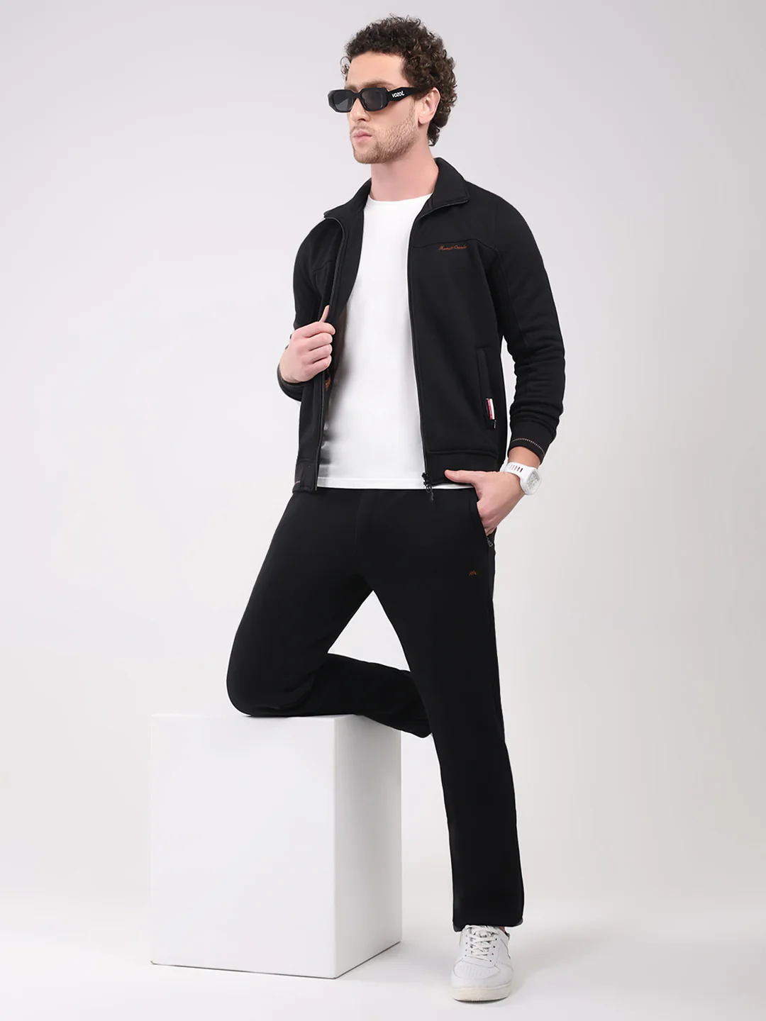 Men Black Solid Collar Full Sleeve Winter Tracksuit - Image 2
