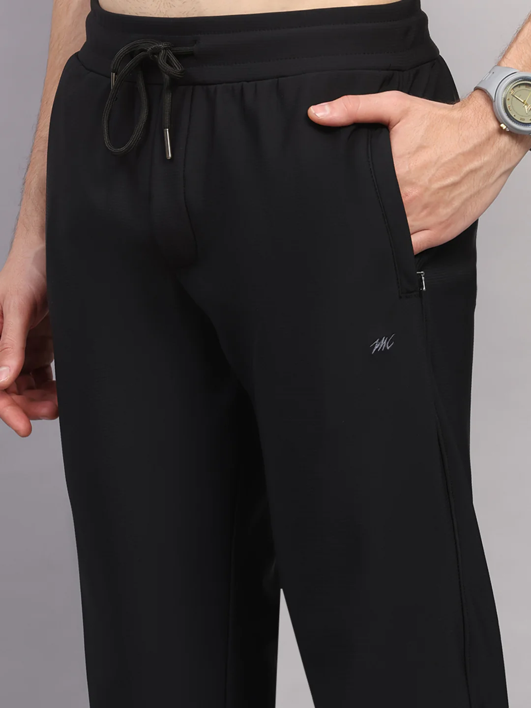 Men Black Solid Collar Full Sleeve Winter Tracksuit - Image 8