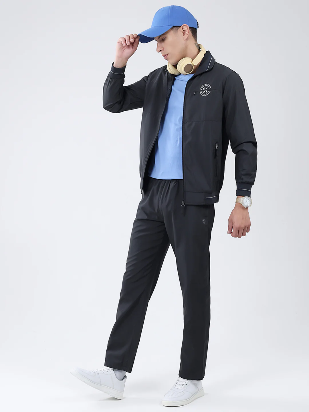 Men Black Solid Collar Full Sleeve Winter Tracksuit - Image 2