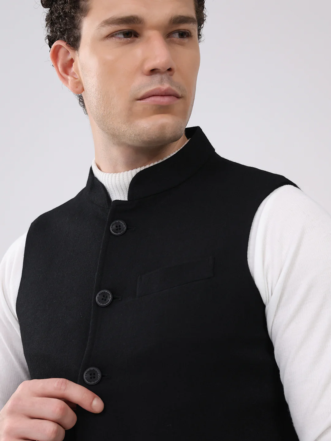 Men Black Solid Collar Sleeveless Jacket - Image 6