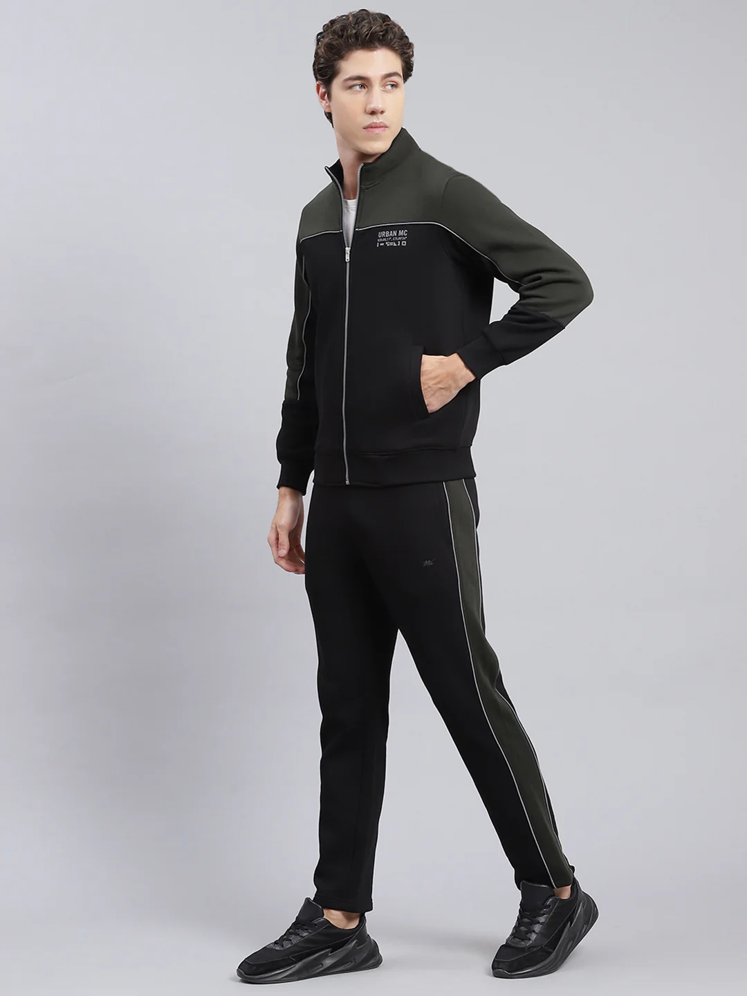 Men Black Solid Cotton Blend Track Suit - Image 4