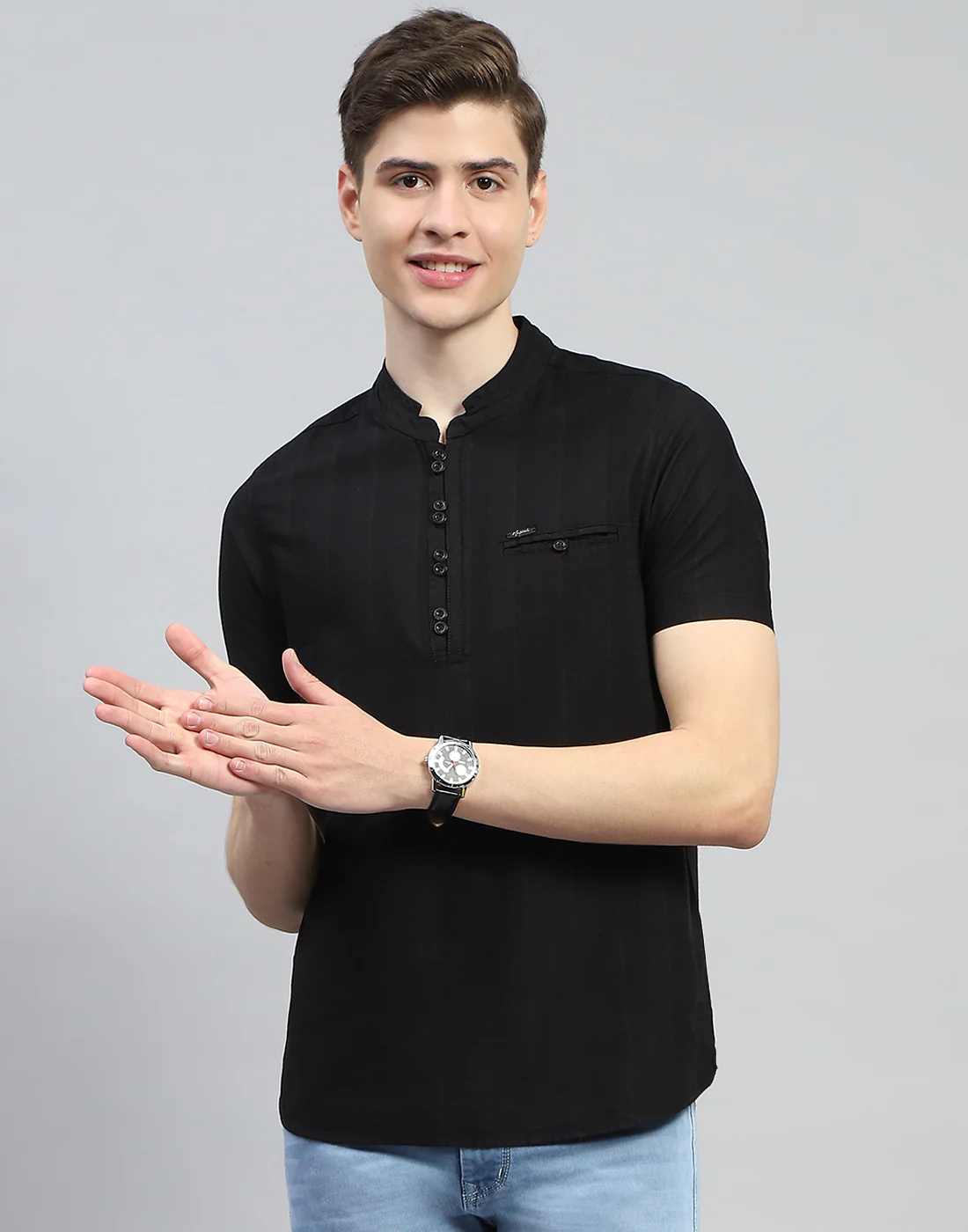 Men Black Solid F Neck Half Sleeve Kurta - Image 2