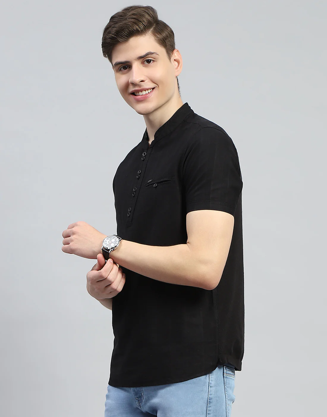 Men Black Solid F Neck Half Sleeve Kurta - Image 3