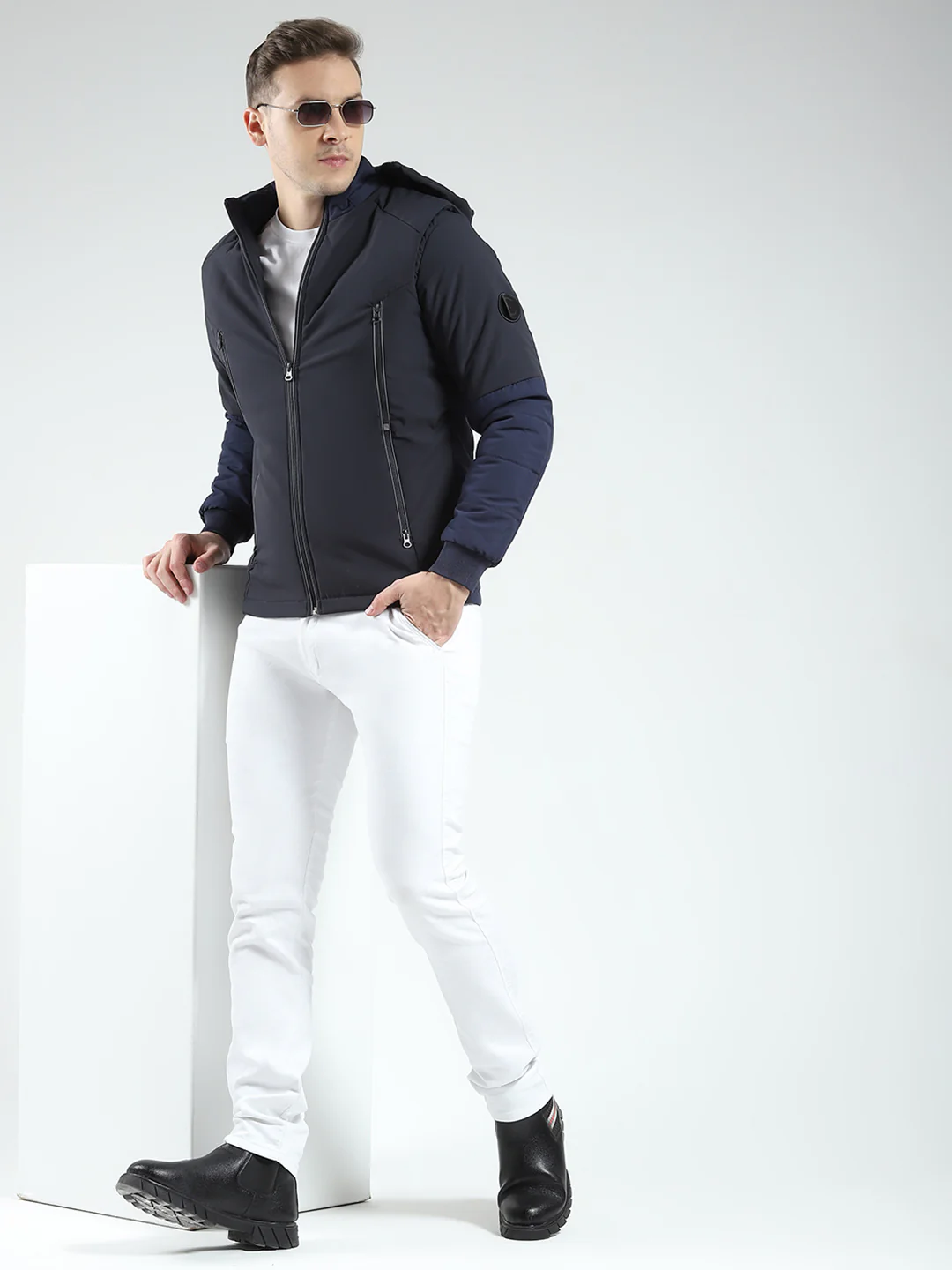 Men Black Solid Hooded Full Sleeve Jacket - Image 2