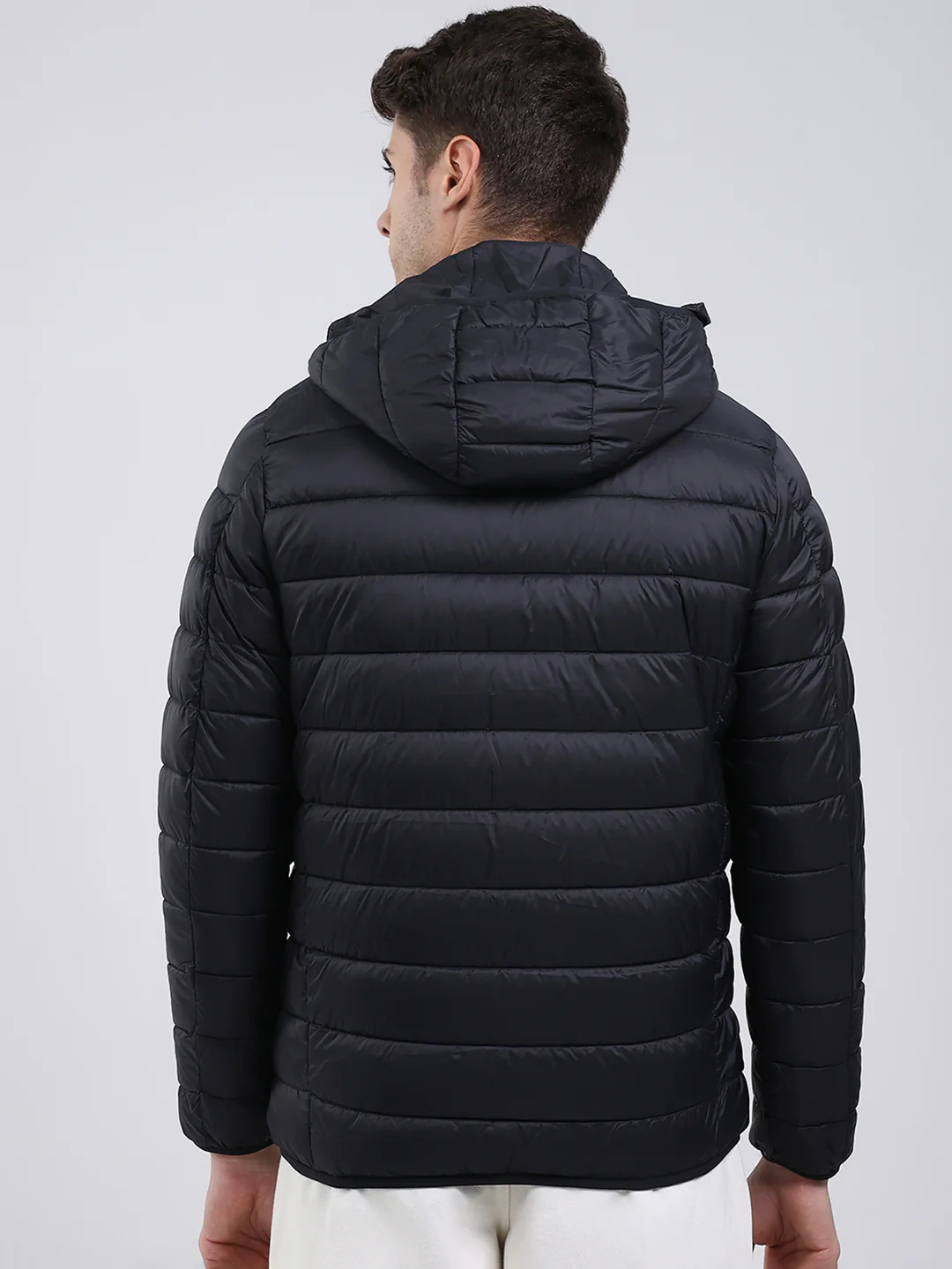 Men Black Solid Hooded Full Sleeve Heating Jacket - Image 5