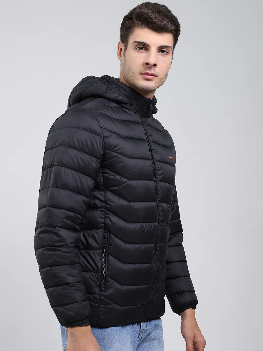 Men Black Solid Hooded Full Sleeve Heating Jacket - Image 4