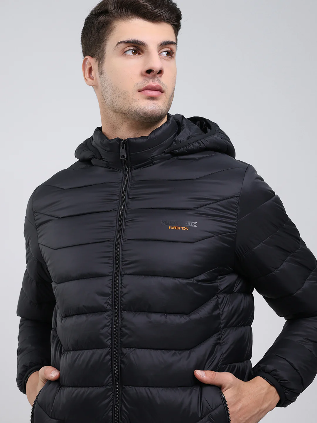 Men Black Solid Hooded Full Sleeve Heating Jacket - Image 6