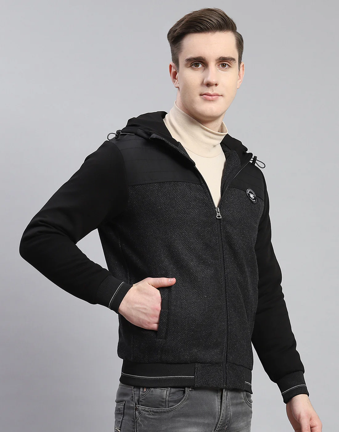 Men Black Hooded Jacket with Attached Inflatable Neck Pillow - Image 4