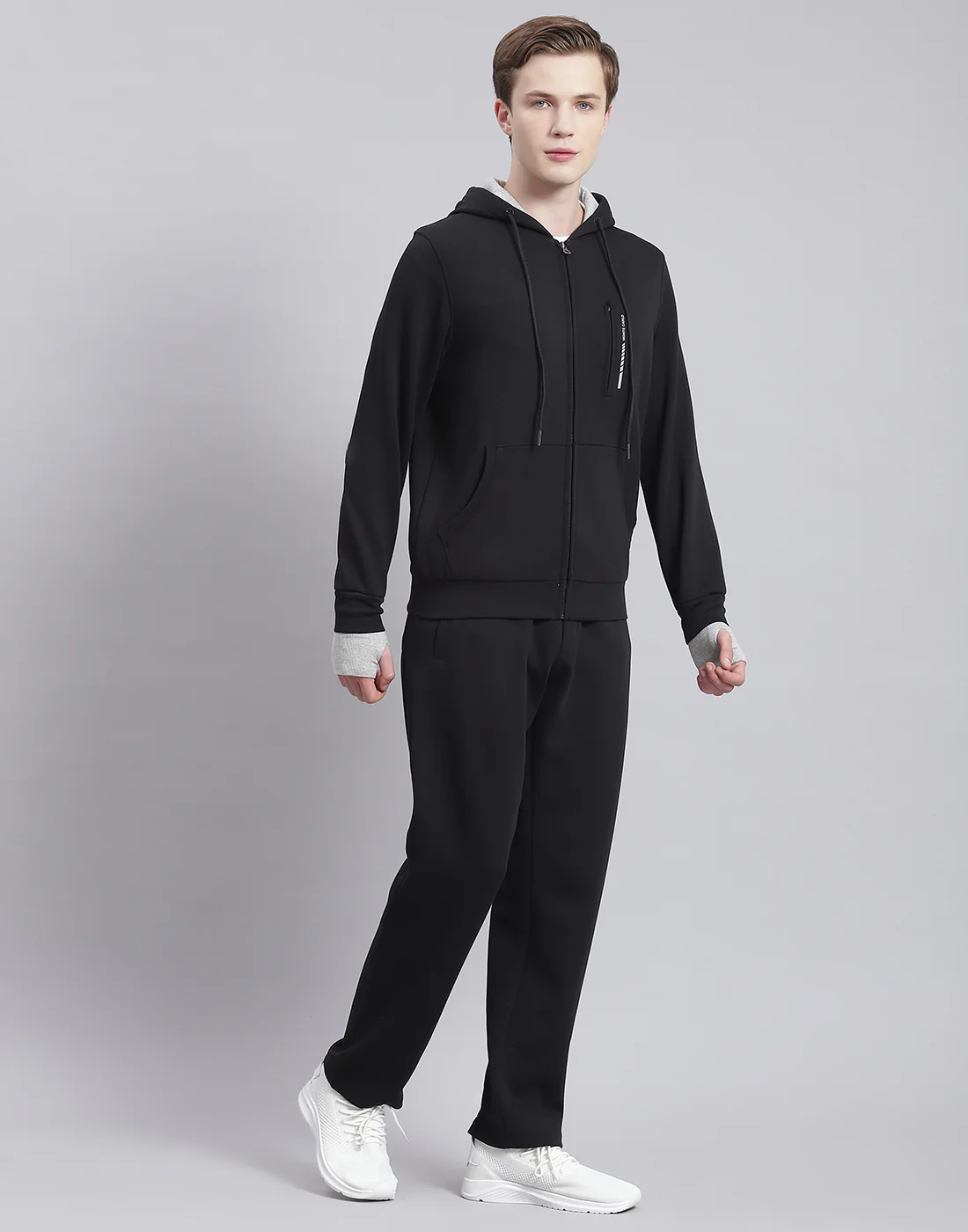 Men Black Solid Hooded Full Sleeve Tracksuit - Image 4