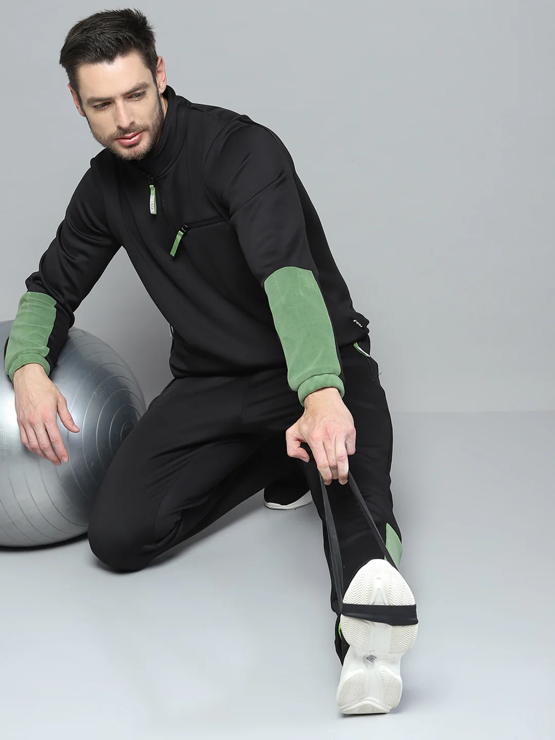 Rock.it Men Black Solid Mock Neck Full Sleeve Winter Tracksuit - Image 2