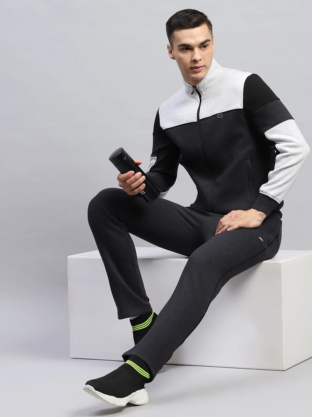 Men Black Solid Mock Neck Full Sleeve Winter Tracksuit - Image 2