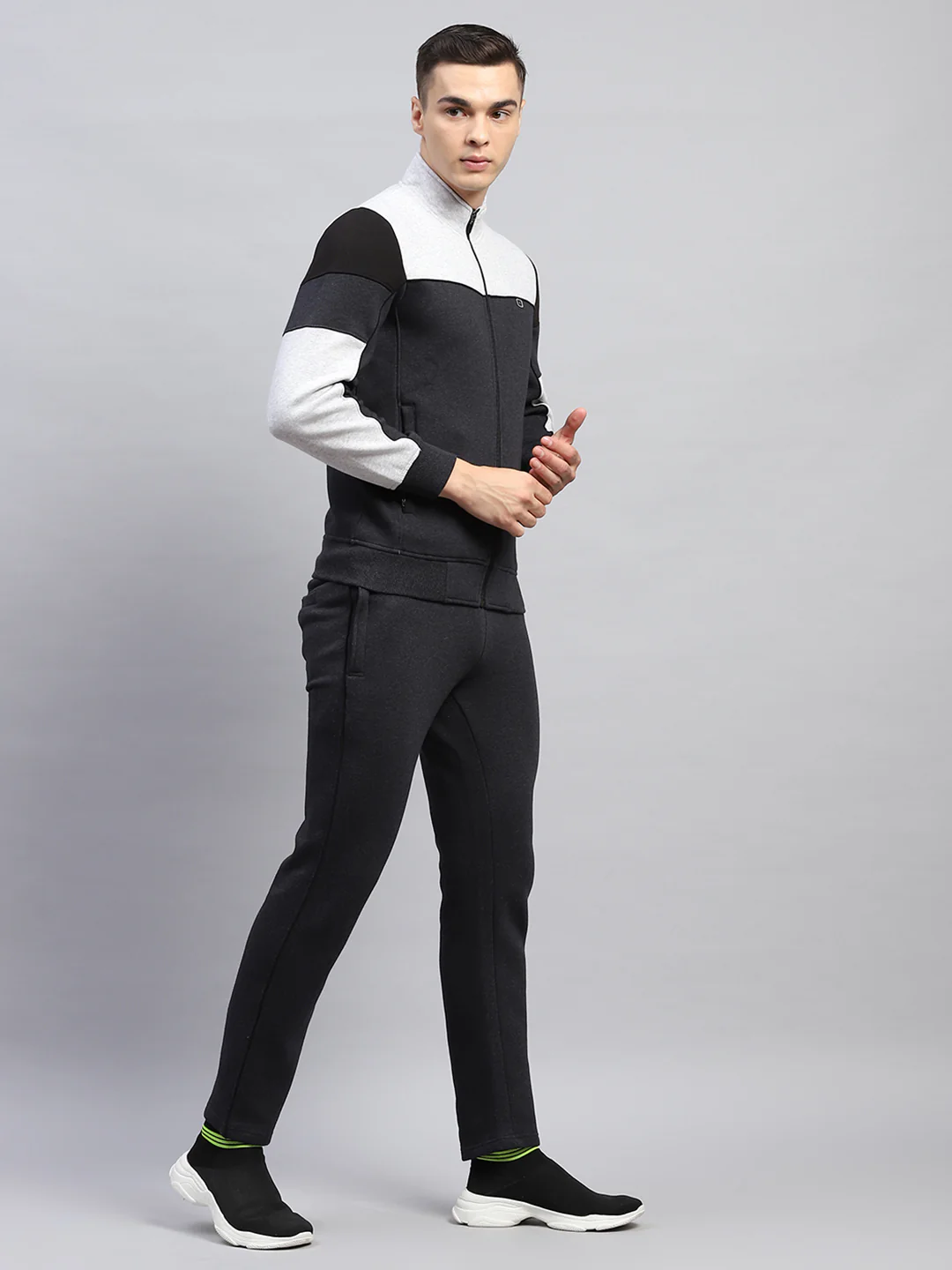Men Black Solid Mock Neck Full Sleeve Winter Tracksuit - Image 4