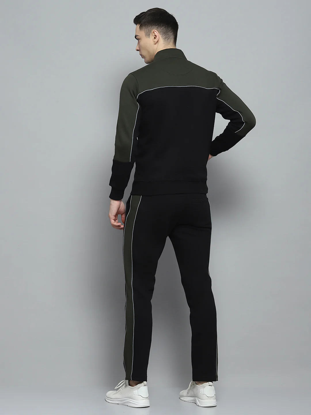 Men Black Solid Mock Neck Full Sleeve Winter Tracksuit - Image 5