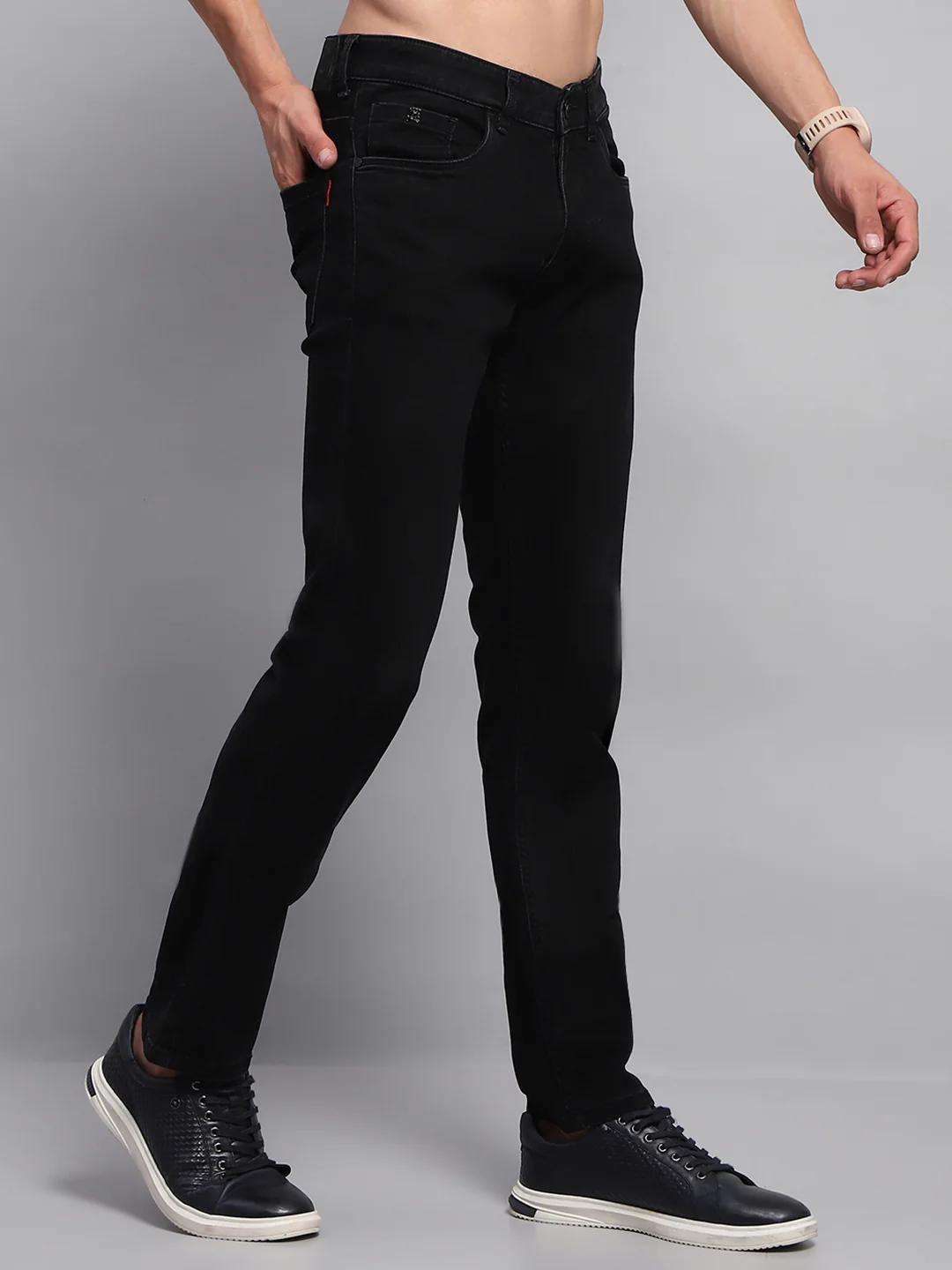 Men Black Solid Narrow Fit Denim - Image 4
