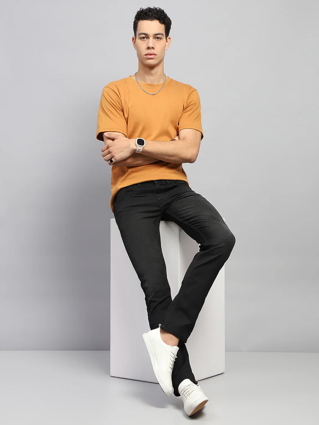 Men Black Solid Narrow Fit Denim - Image 2