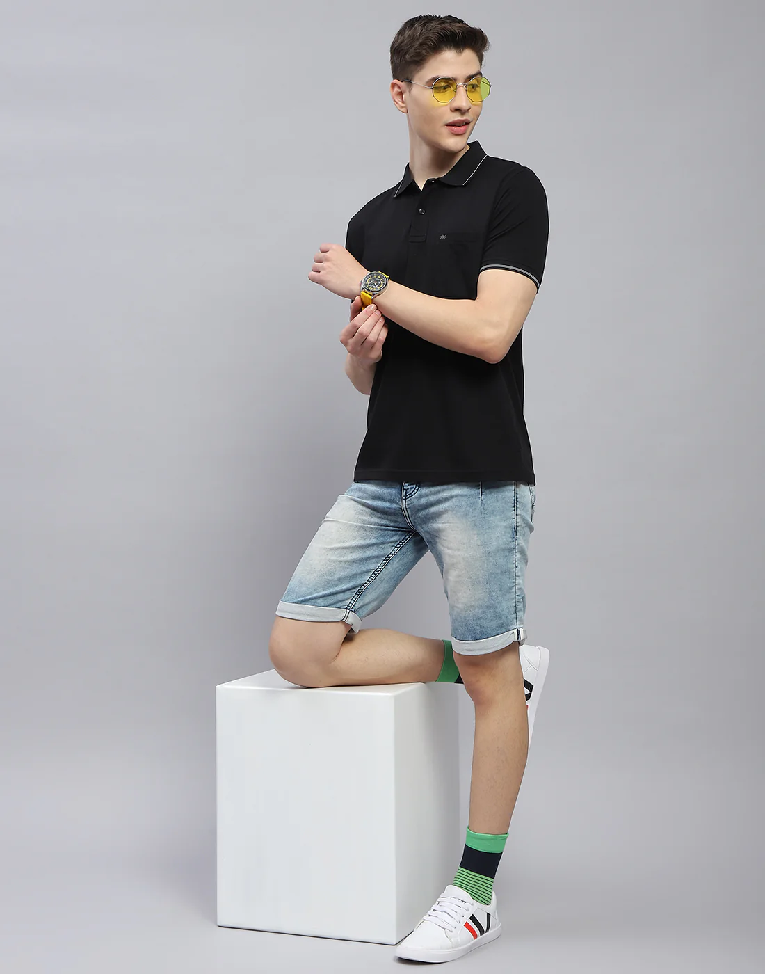 Men Black Solid Polo Collar Half Sleeve T-Shirt - Image 2