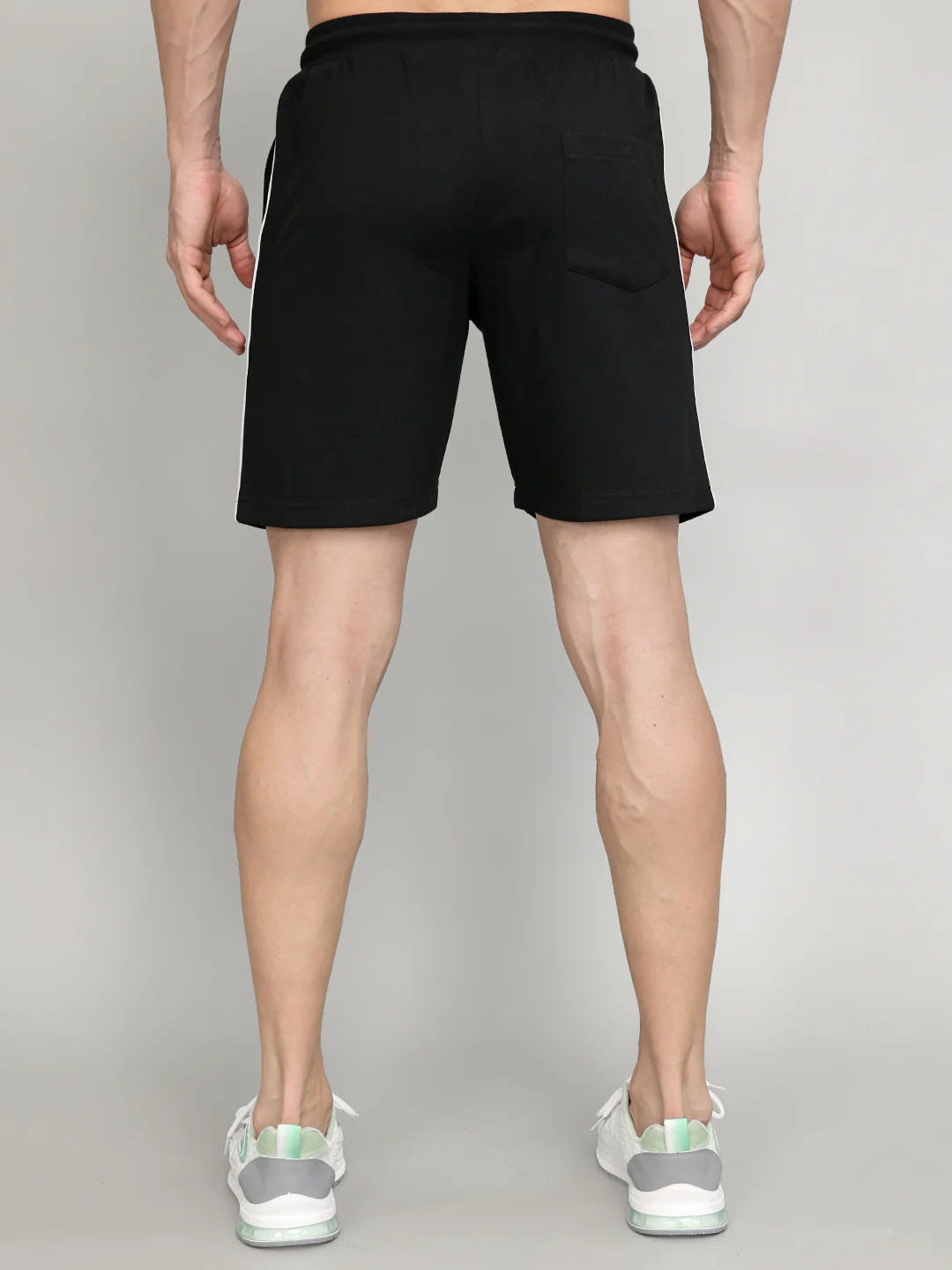 Men Black Solid Regular Fit Bermuda - Image 5