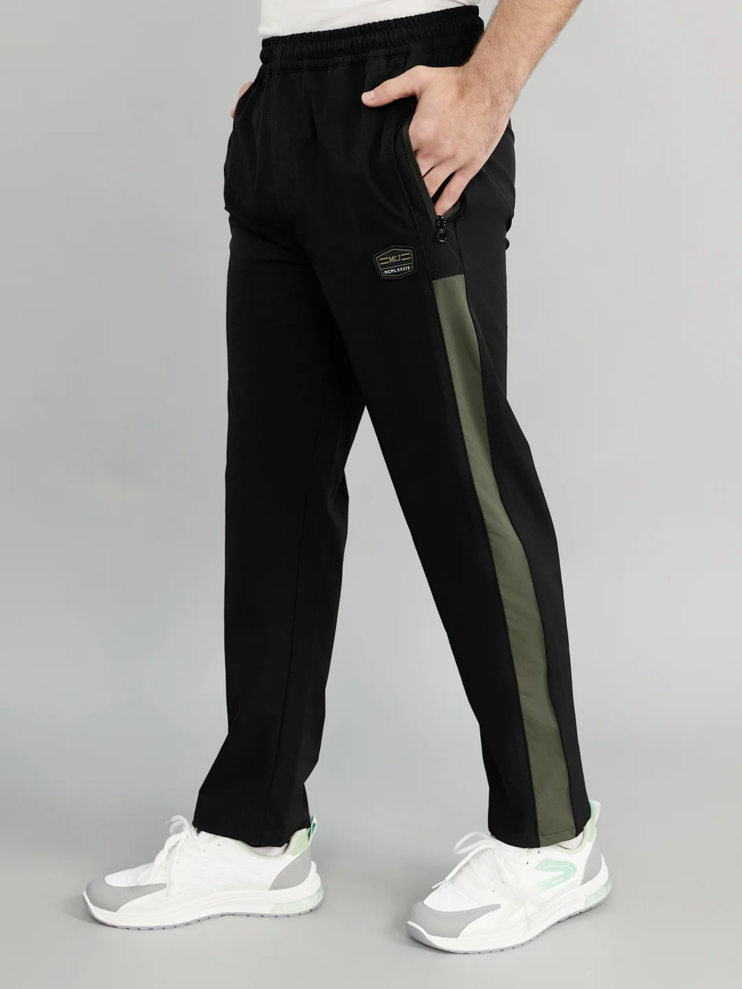 Men Black Solid Regular Fit Lower - Image 3