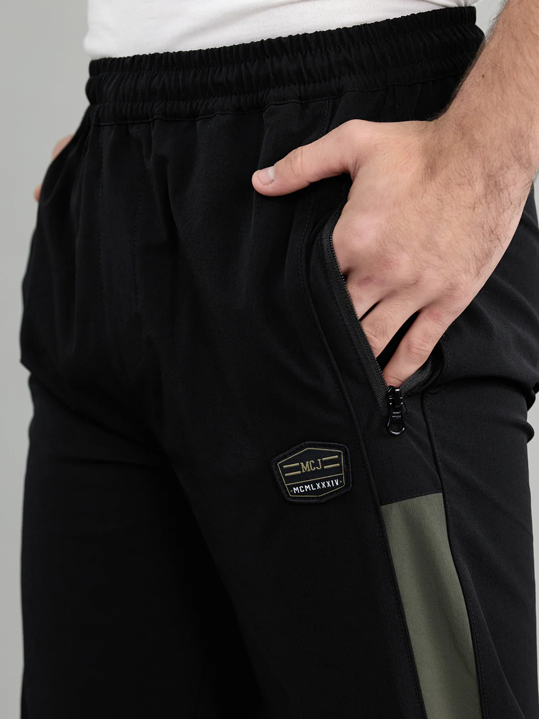 Men Black Solid Regular Fit Lower - Image 5