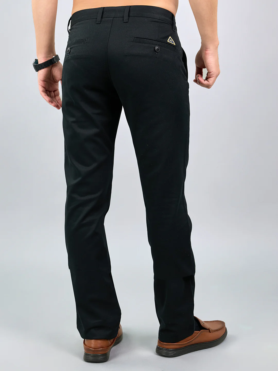 Men Black Solid Regular Fit Trouser - Image 4