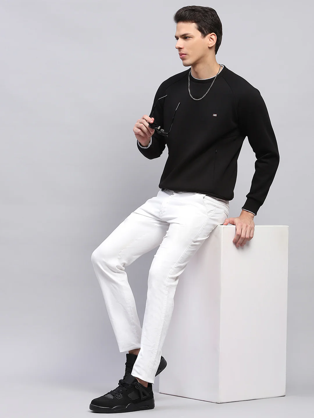 Men Black Solid Round Neck Full Sleeve Sweatshirt - Image 2
